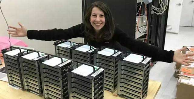 MIT美女博士研究算法，半吨硬盘数据“拼”出黑洞照片！