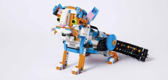Lego Boost系列编程机器人亮相CES 2017大展